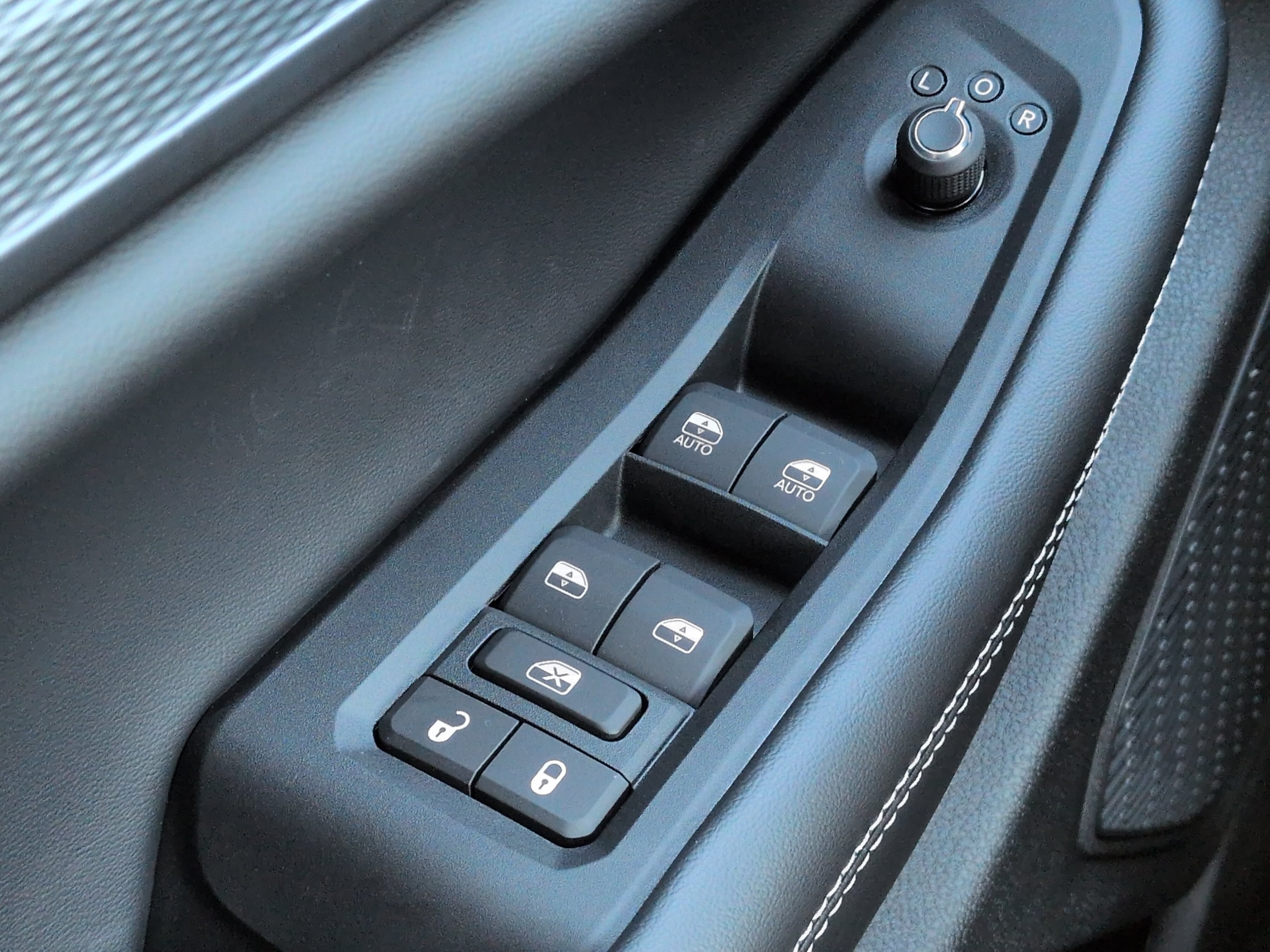 New 2027 Jeep Grand Cherokee Laredo RWD image 21