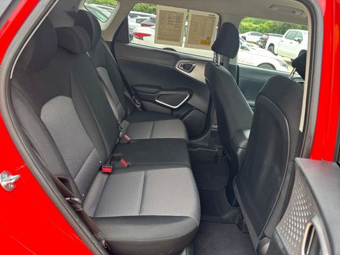 Used 2025 Kia Soul LX w/ LX Technology Package FWD image 23