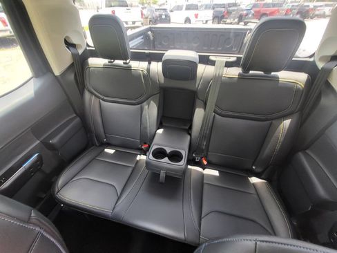 Used 2025 Ford Maverick Lobo AWD/4WD image 13