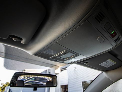 Certified 2022 Volkswagen Taos SE image 38