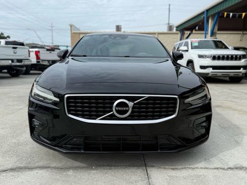 Used 2019 Volvo S60 T5 R-Design image 2