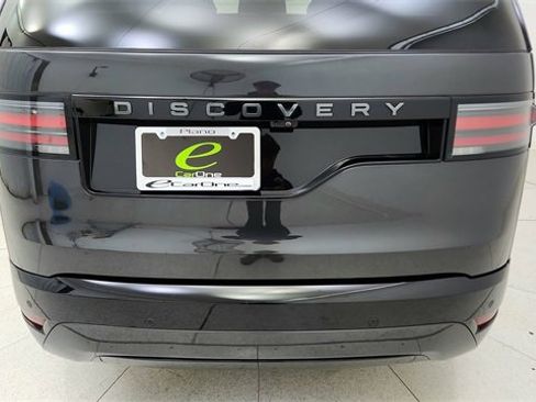 Used 2024 Land Rover Discovery Dynamic SE image 12