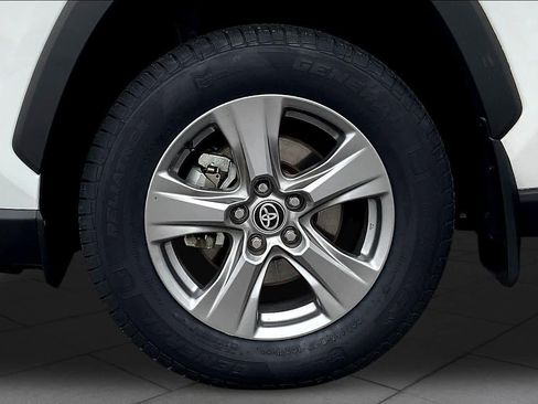 Used 2024 Toyota RAV4 XLE FWD image 11