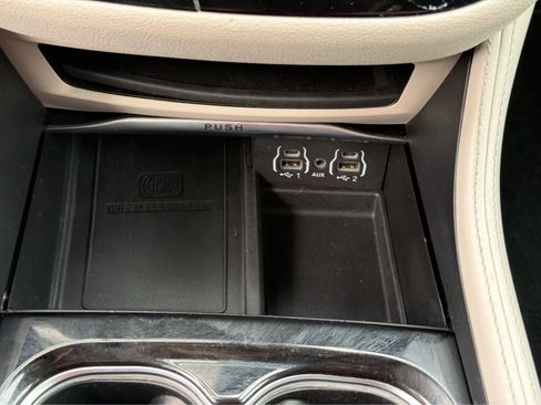 Used 2023 Chrysler Pacifica Limited FWD image 30