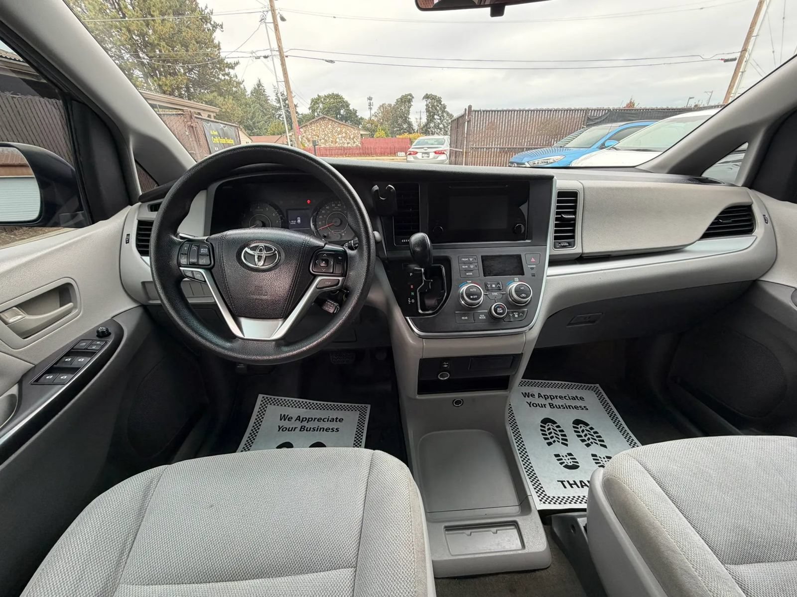 Used 2015 Toyota Sienna L FWD image 15