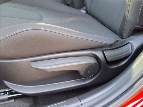 Used 2025 Hyundai Elantra Blue image 31