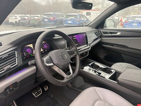 Used 2024 Volkswagen Atlas Cross Sport SEL R-Line image 13