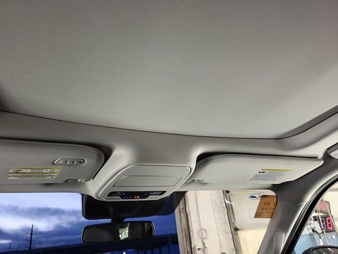 Used 2025 Ford Expedition Platinum image 11