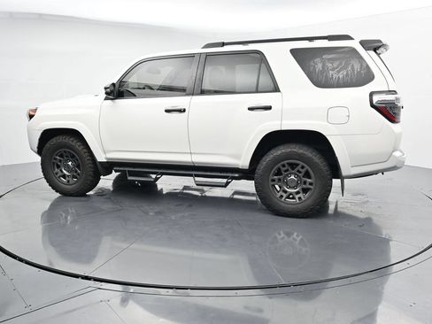 Used 2020 Toyota 4Runner Venture w/ Moonroof Package AWD/4WD image 5