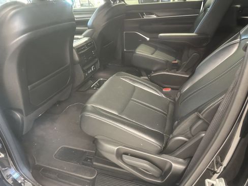 Used 2024 Jeep Wagoneer Series III image 10