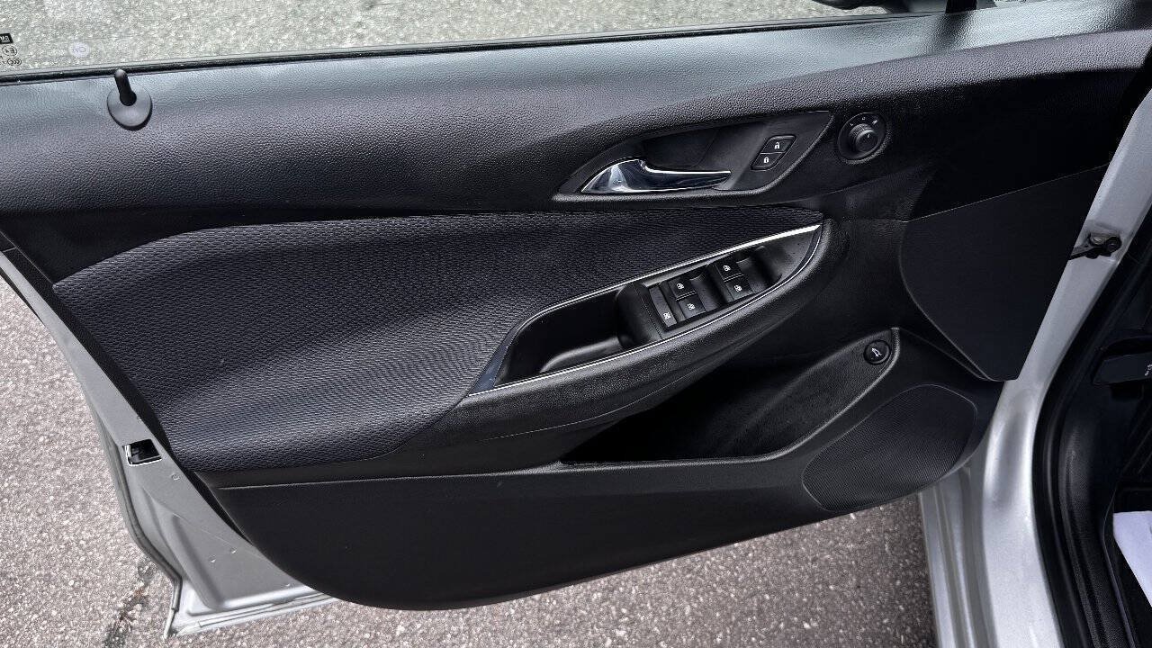 Used 2018 Chevrolet Cruze LS FWD image 13