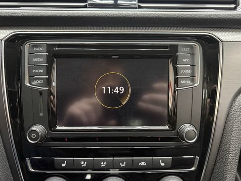 Used 2018 Volkswagen Passat 2.0T R-Line w/ R-Line Lighting Package image 27