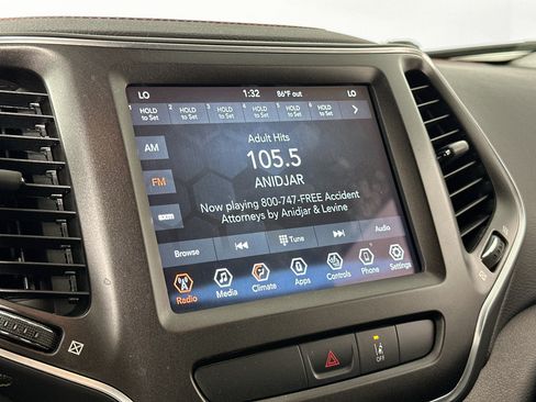 Used 2022 Jeep Cherokee Trailhawk AWD/4WD image 14