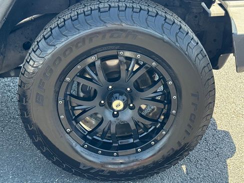 Used 2017 Jeep Wrangler Unlimited Sport w/ Quick Order Package 24S AWD/4WD image 8