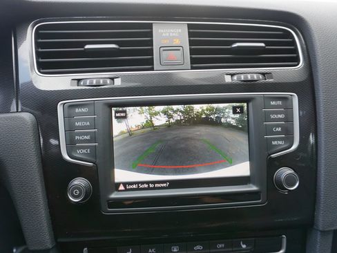 Used 2017 Volkswagen GTI SE FWD image 37