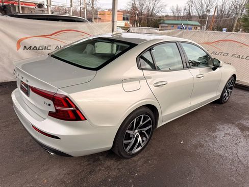 Used 2019 Volvo S60 T6 Momentum image 12