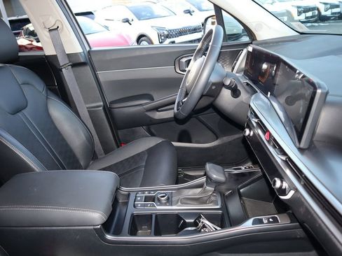 Used 2025 Kia Sorento S image 21