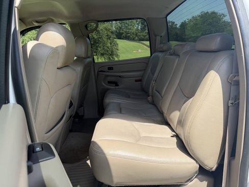 Used 2005 GMC Sierra 3500 SLT w/ Heavy-Duty Power Package AWD/4WD image 15