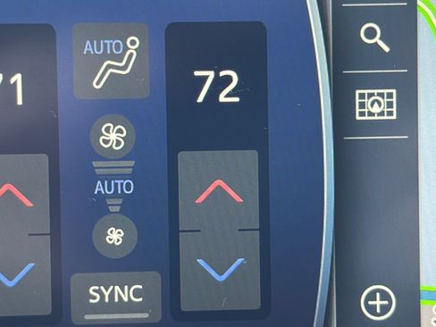 Used 2021 Toyota Venza Limited image 30