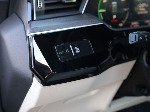 Used 2024 Audi Q8 e-tron Premium Plus w/ Premium Plus Package image 12