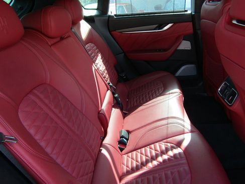 Used 2022 Maserati Levante Trofeo image 6