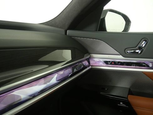 New 2026 BMW 760i xDrive w/ Luxury Rear Seating Package AWD/4WD image 27