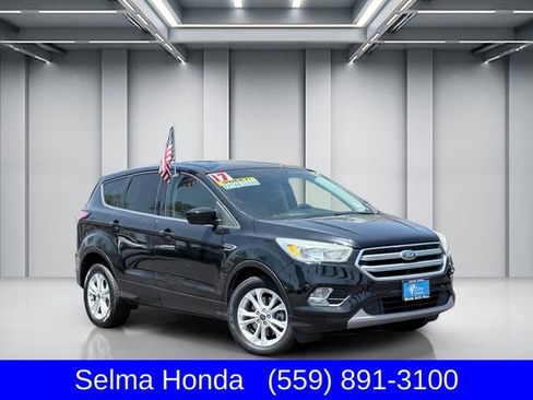 Used 2017 Ford Escape SE FWD image 1