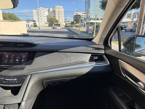 Used 2017 Cadillac XT5 Luxury w/ Driver Awareness Package FWD image 27