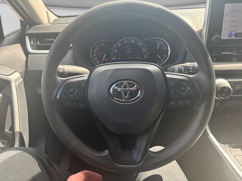 Used 2025 Toyota RAV4 XLE AWD/4WD image 11