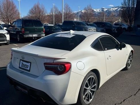 Used 2017 Toyota 86 image 6