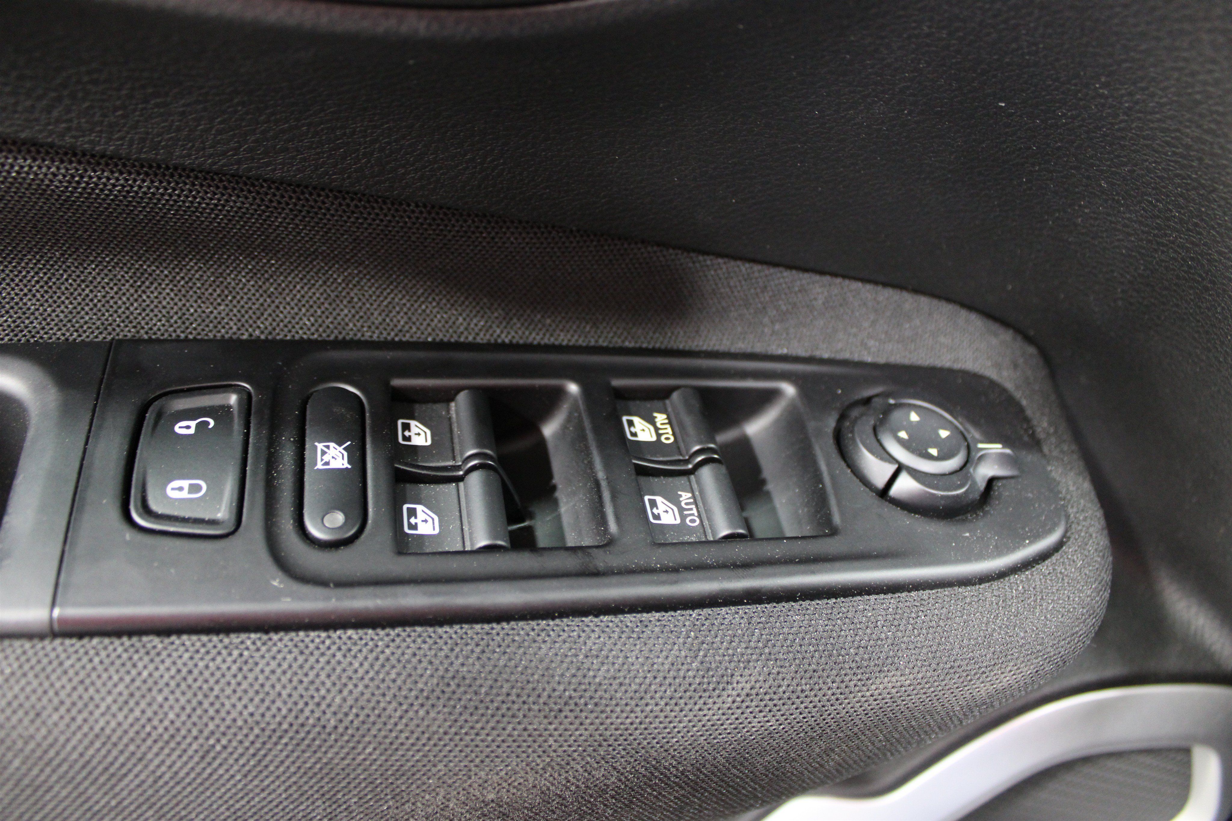 Used 2021 Jeep Renegade Latitude w/ Convenience Group FWD image 14
