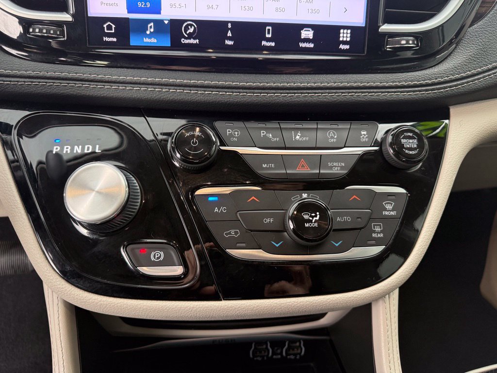 Used 2022 Chrysler Pacifica Limited FWD image 20