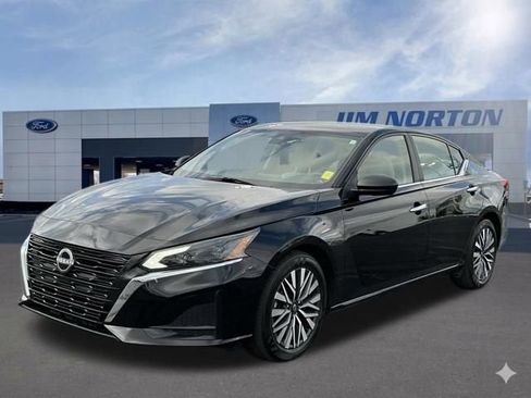 Used 2025 Nissan Altima 2.5 SV FWD image 9