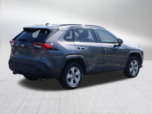 Used 2021 Toyota RAV4 LE AWD/4WD image 7