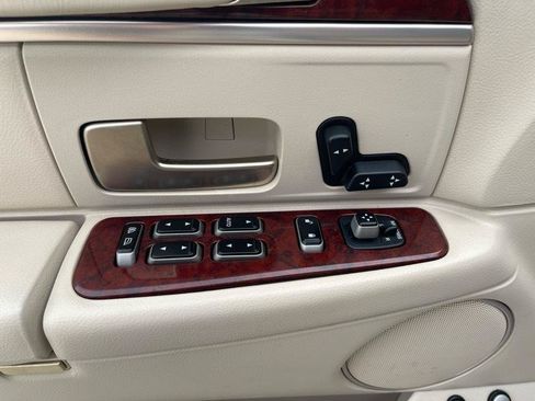 Used 2003 Lincoln Town Car Executive RWD image 25