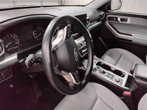 Used 2021 Ford Explorer XLT w/ Equipment Group 202A image 10