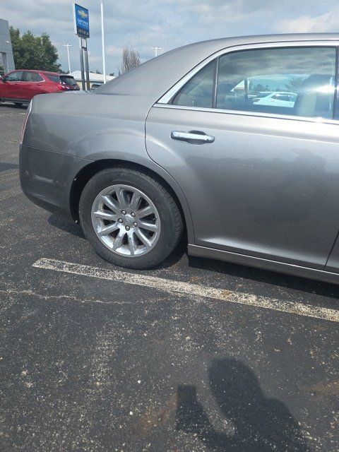 Used 2011 Chrysler 300 C RWD image 4