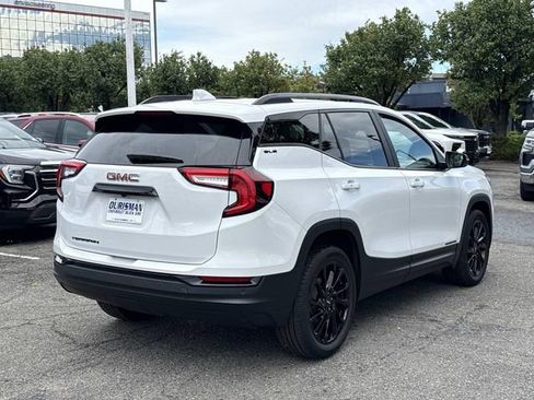 Used 2023 GMC Terrain SLE w/ Elevation Edition FWD image 2