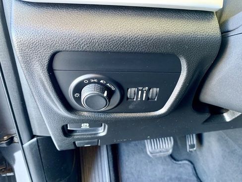 Used 2023 Jeep Grand Cherokee Altitude image 29