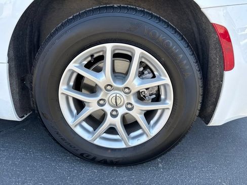 Used 2024 Chrysler Pacifica Touring-L FWD image 10
