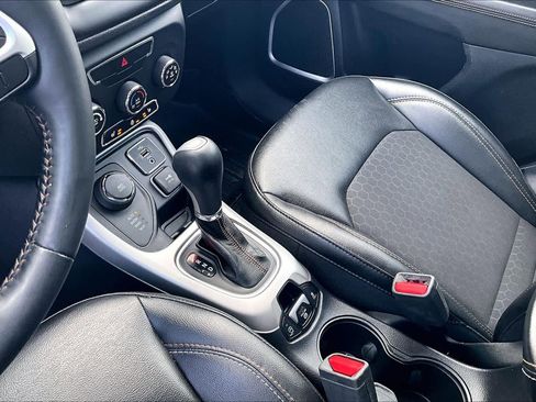 Used 2018 Jeep Compass Latitude w/ Cold Weather Group image 16