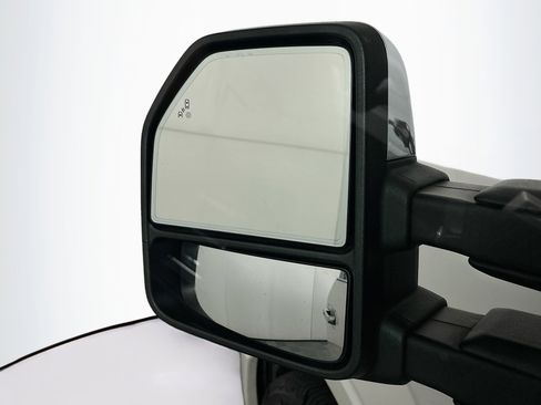 Used 2016 Ford F150 Platinum w/ Equipment Group 701A Luxury image 16