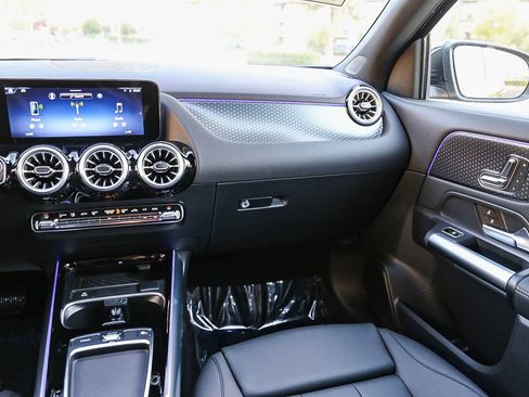 Used 2025 Mercedes-Benz GLA 250 4MATIC image 17