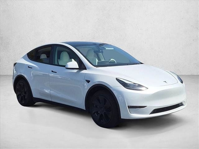 Used 2024 Tesla Model Y Long Range AWD/4WD image 3