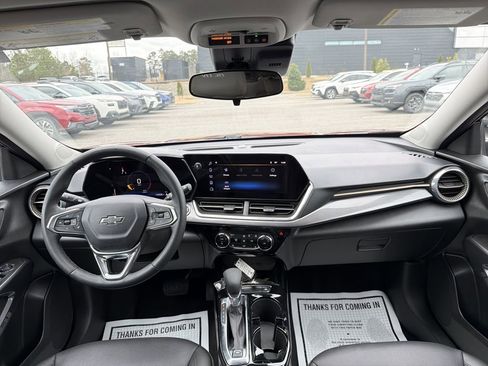 Used 2024 Chevrolet Trax ACTIV w/ Driver Confidence Package image 21