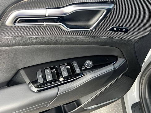 Used 2024 Kia Sportage SX image 18