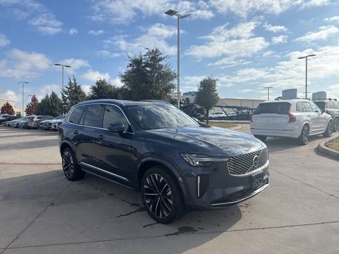 Certified 2025 Volvo XC90 B6 Plus image 3