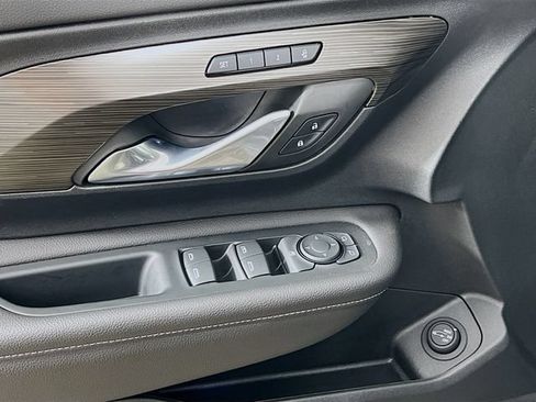 Used 2022 GMC Terrain SLT w/ Infotainment Package II AWD/4WD image 9
