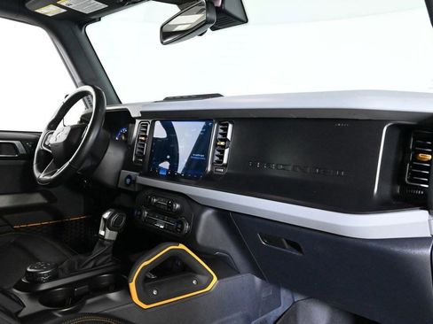 Used 2023 Ford Bronco Badlands image 15