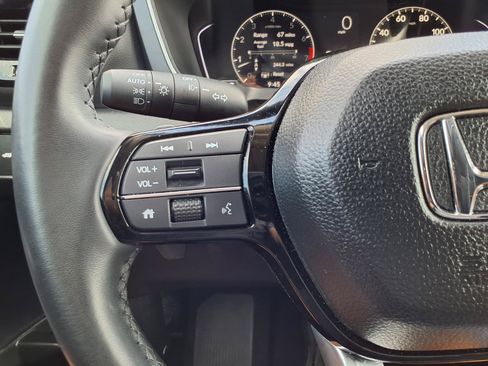 Certified 2025 Honda Pilot Touring image 15